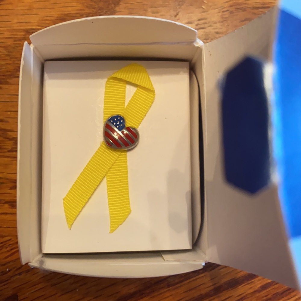 Avon Yellow Ribbon Pin - Picture 4 of 6